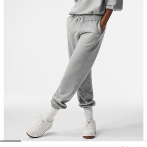 Gray accolade sweatpants alo yoga